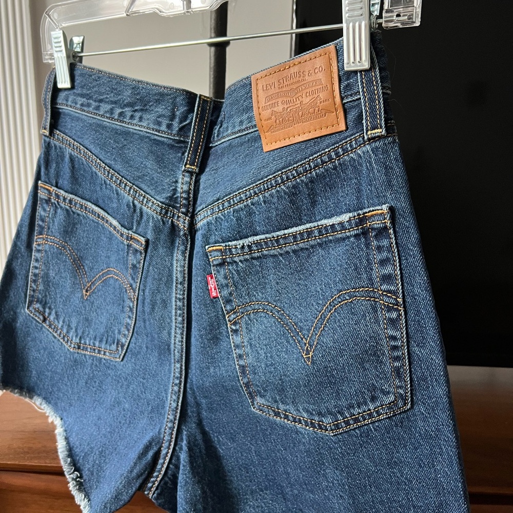 Levi’s high waisted jean shorts - Picture 5 of 7